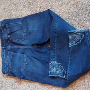 Size 16 NWOT Style & Co. (Macy's) crop jeans.